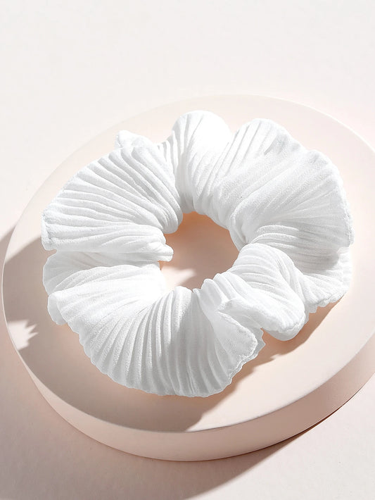 Hvid Scrunchie Hårelastik i Plisseret Stof