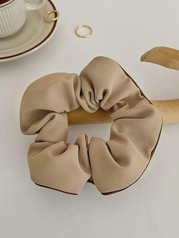 2 Stk Scrunchies med Kontrast Kanter - i Brun & Beige