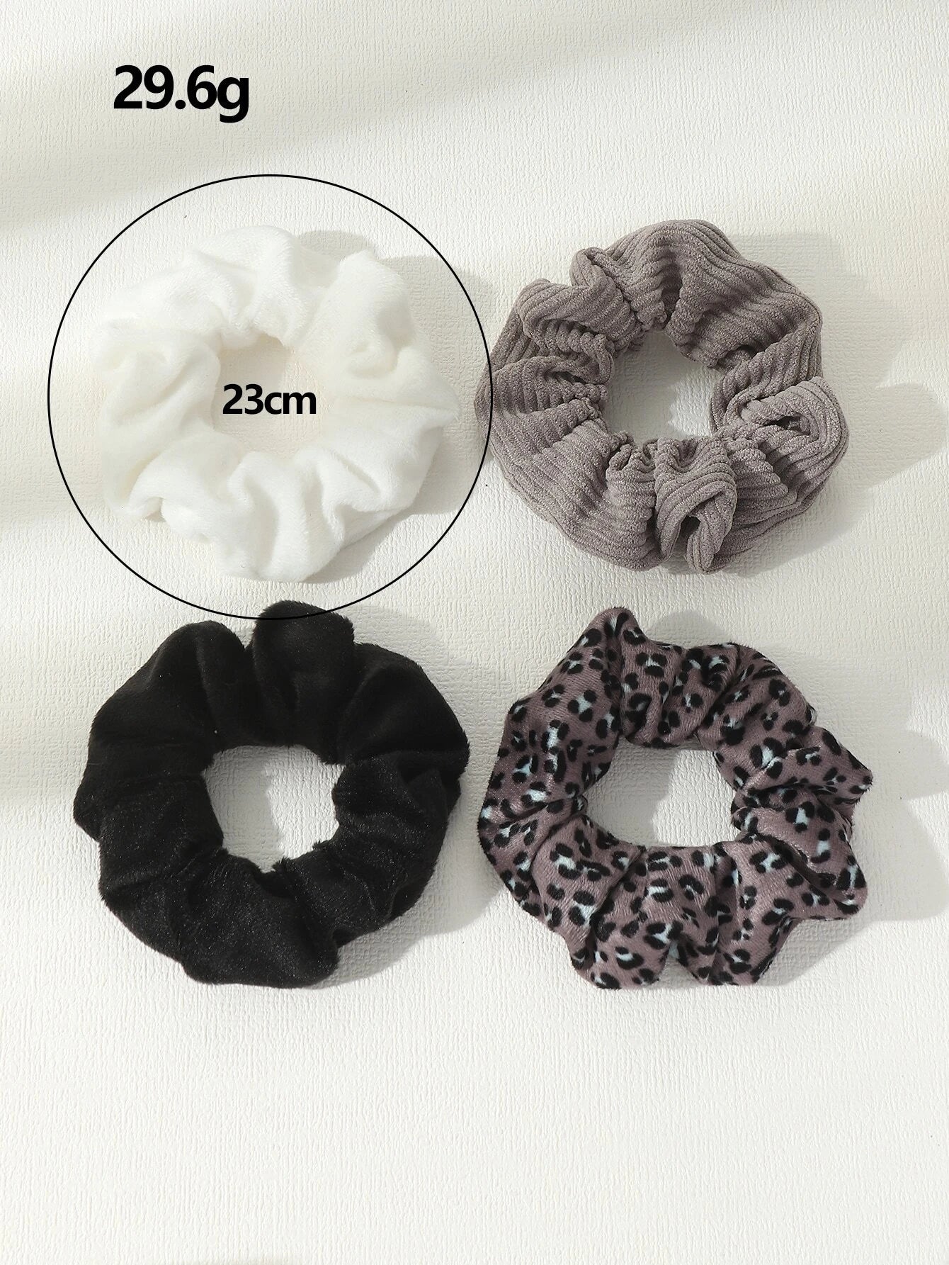 4 Bløde Scrunchies Hårelastikker - i Sort, Hvid, Grå & Dyreprint