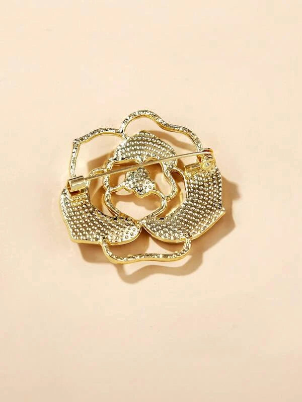 Lille Gylden Broche med Hvid Rose & Perle