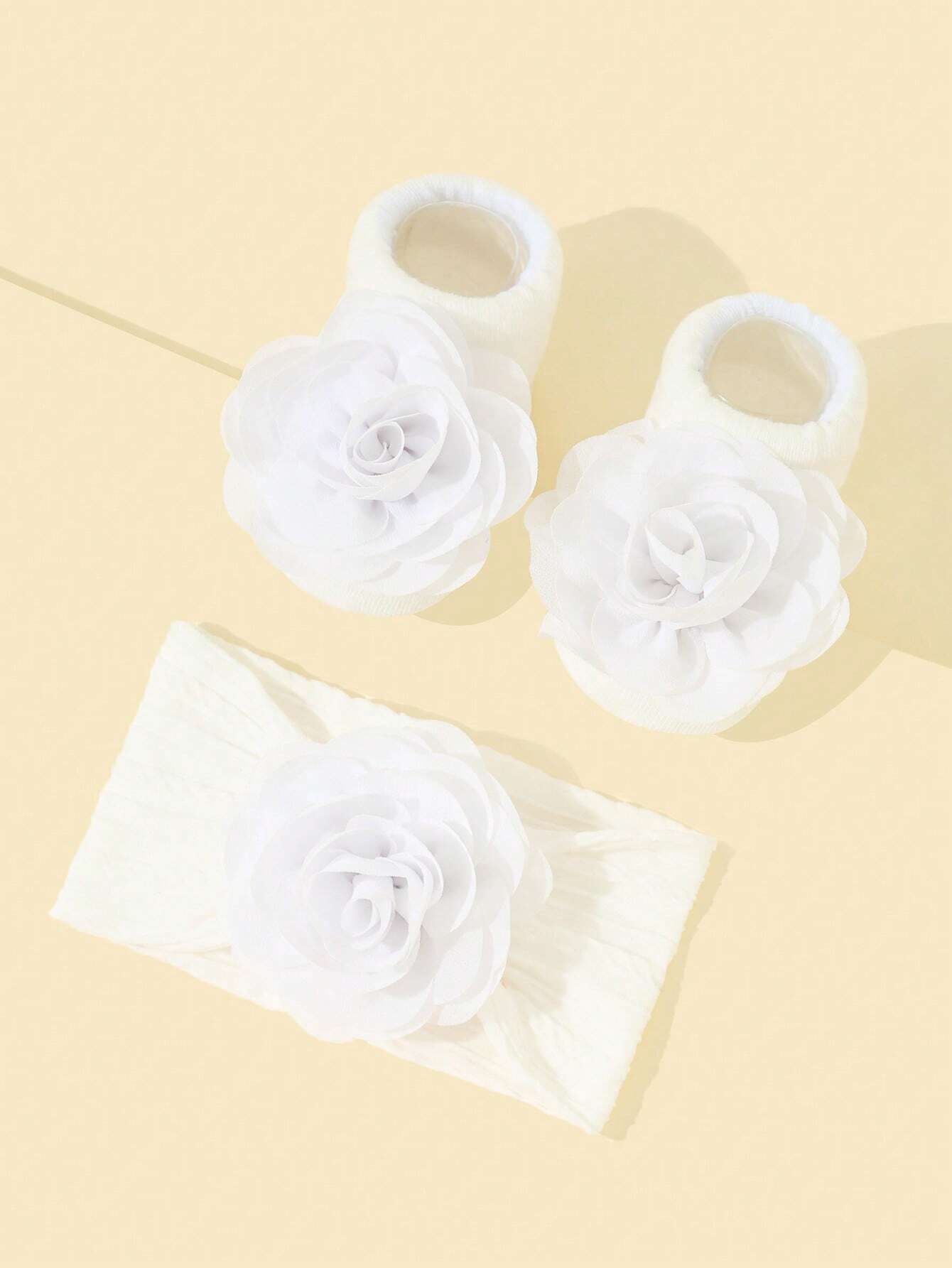 Baby Hårbånd og Sokker med Blomster - i Hvid