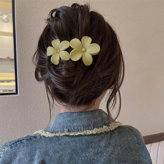 Stor Hårklemme med Blomster - i Sennepsgul