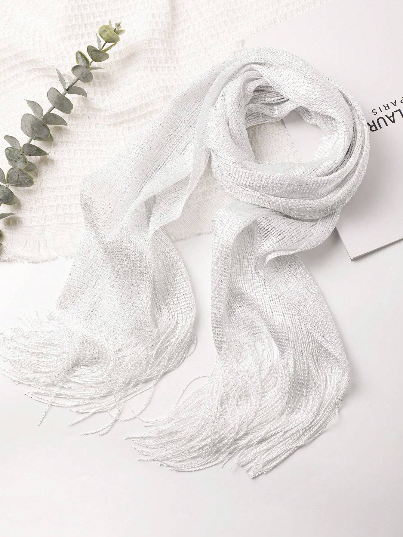 Hvid med Sølv Glitter Tørklæde - Sjal med Frynser & Spænde