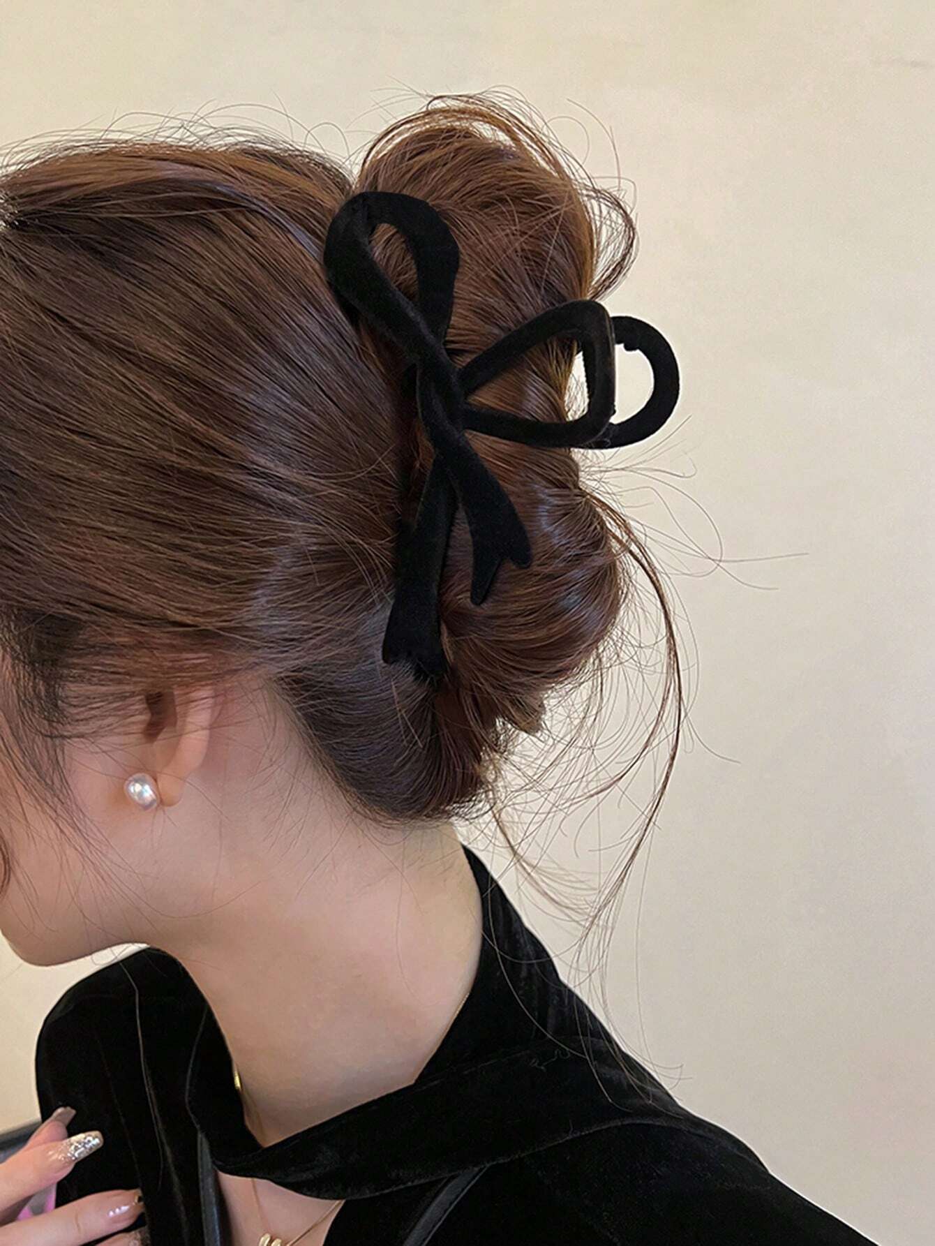 Sort Velour Hårklemme i Sløjfe Design