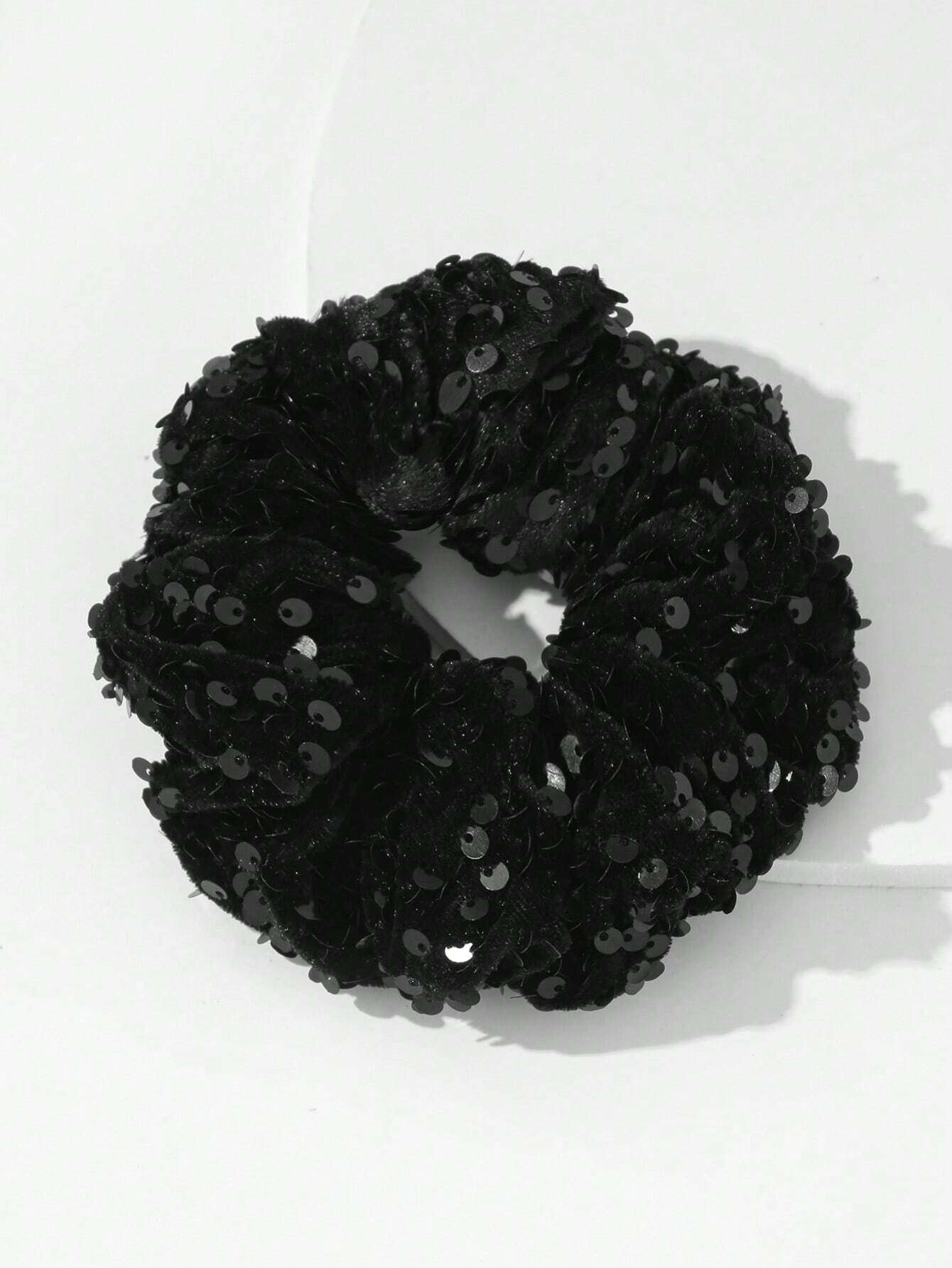 Ekstra Stor Velour Scrunchie - i Sort med Glansfulde Pailletter