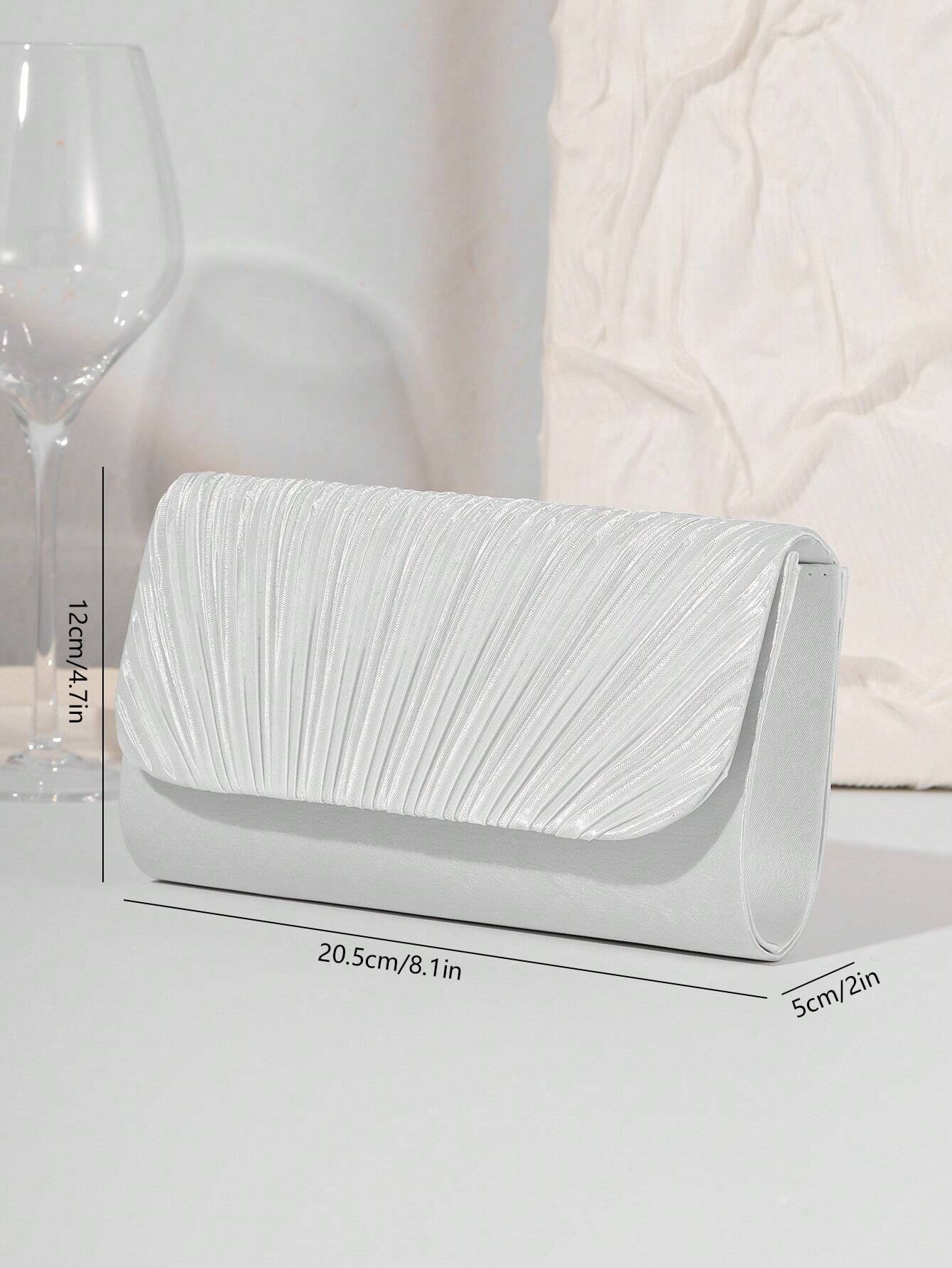 Clutch Taske - i Satin med Plisseret Design - i Hvid