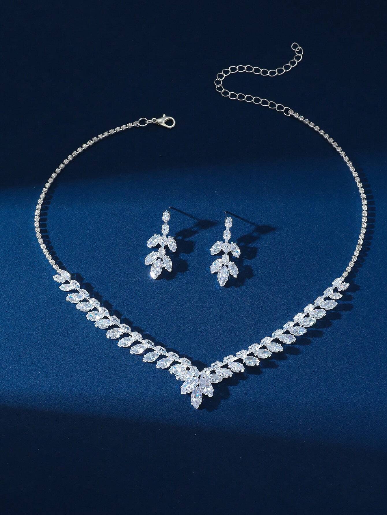 Halskæde & Øreringe -  med Glansfulde Krystalperler 