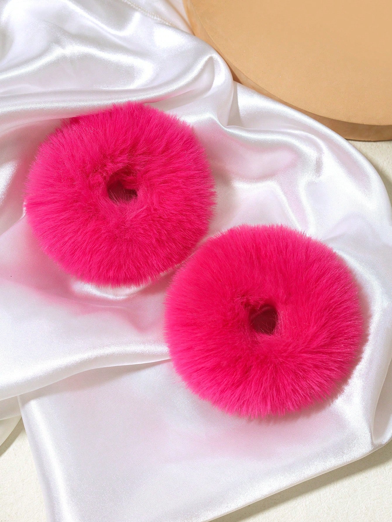 Sæt - 2 stk Scrunchies i Blødt Plys - i Pink