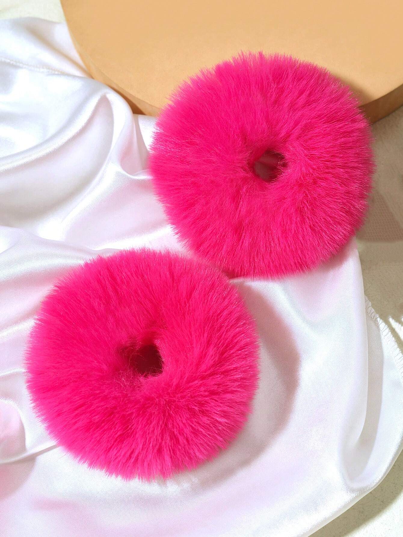 Sæt - 2 stk Scrunchies i Blødt Plys - i Pink