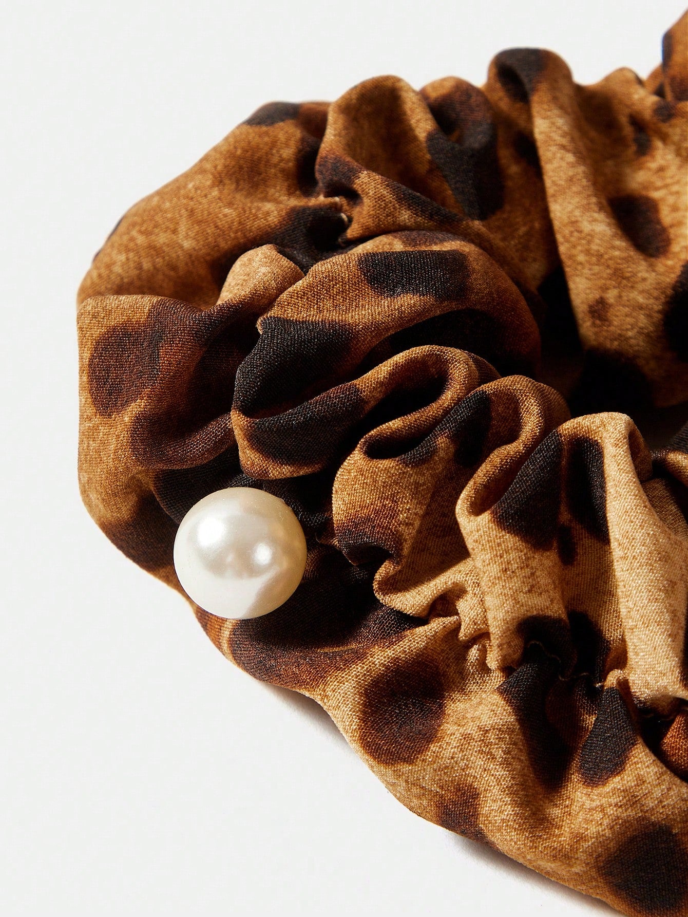 Stor Brun Scrunchie Hårelastik i Leopardprint med Perler