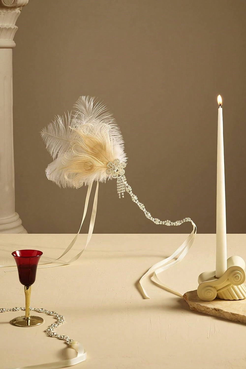 White Hair Ornament with Feathers and Pearls in 1920s Gatsby Retro Style