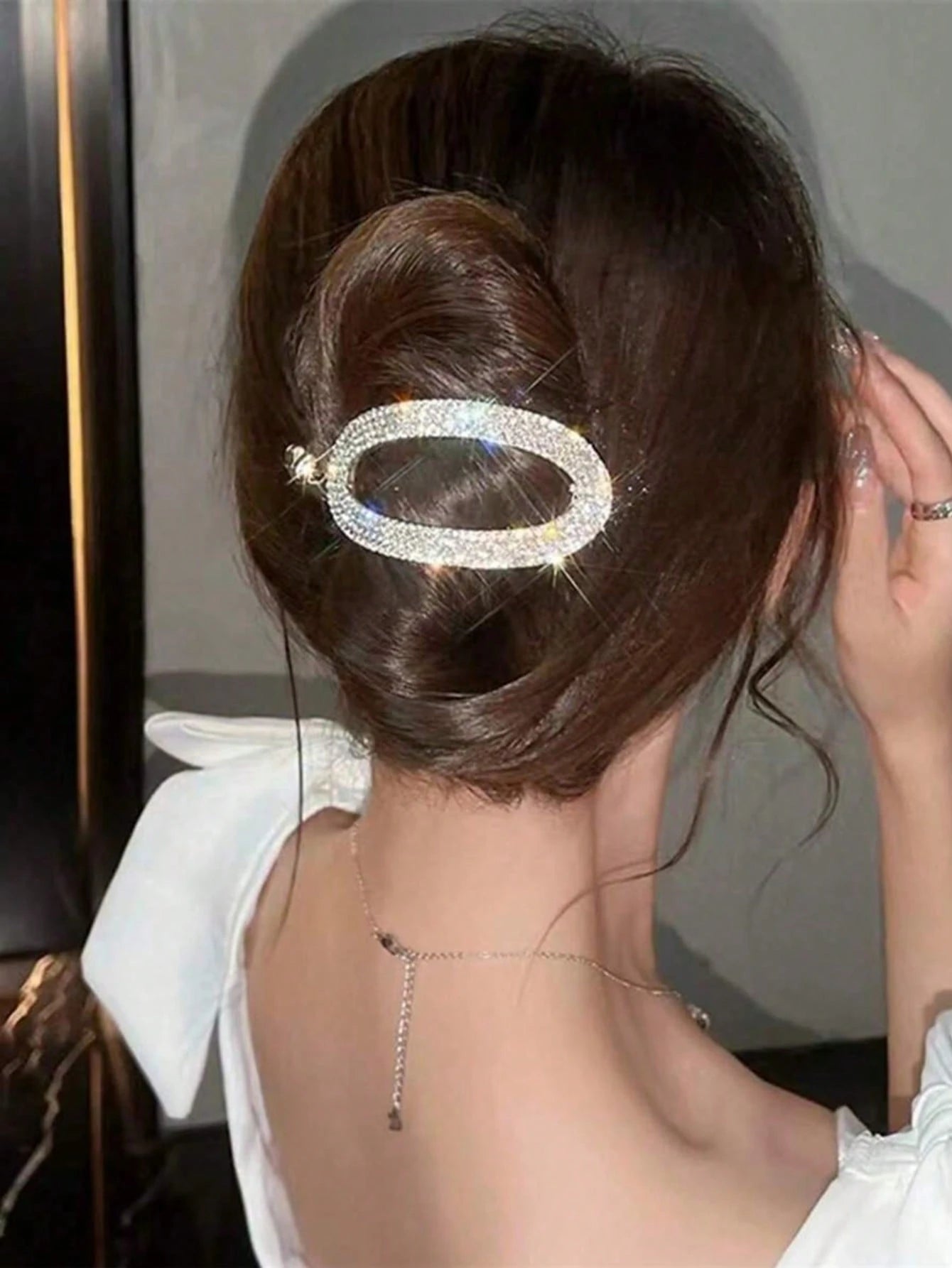 Gylden Oval Hårklemme med Krystalperler