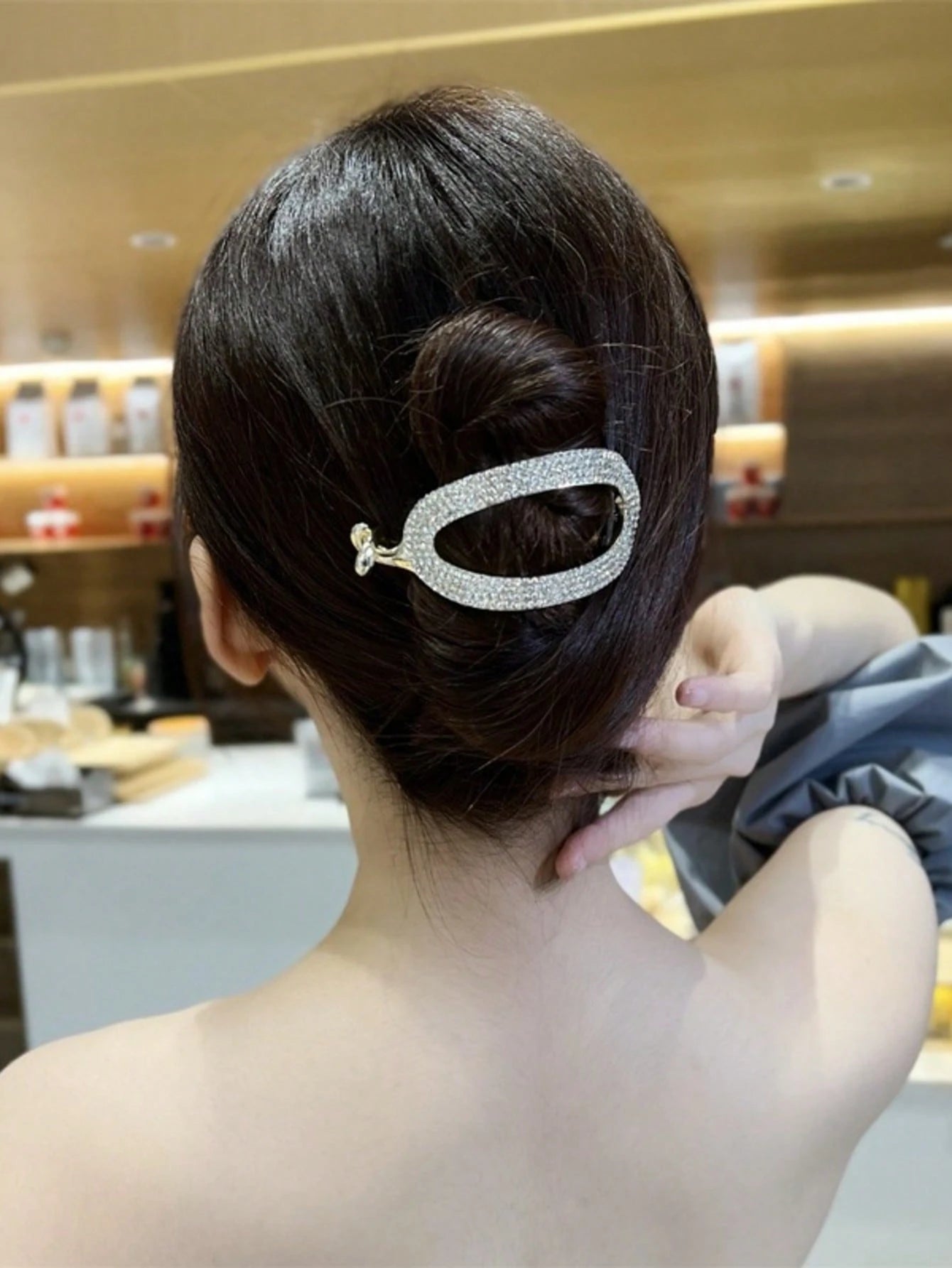 Gylden Oval Hårklemme med Krystalperler