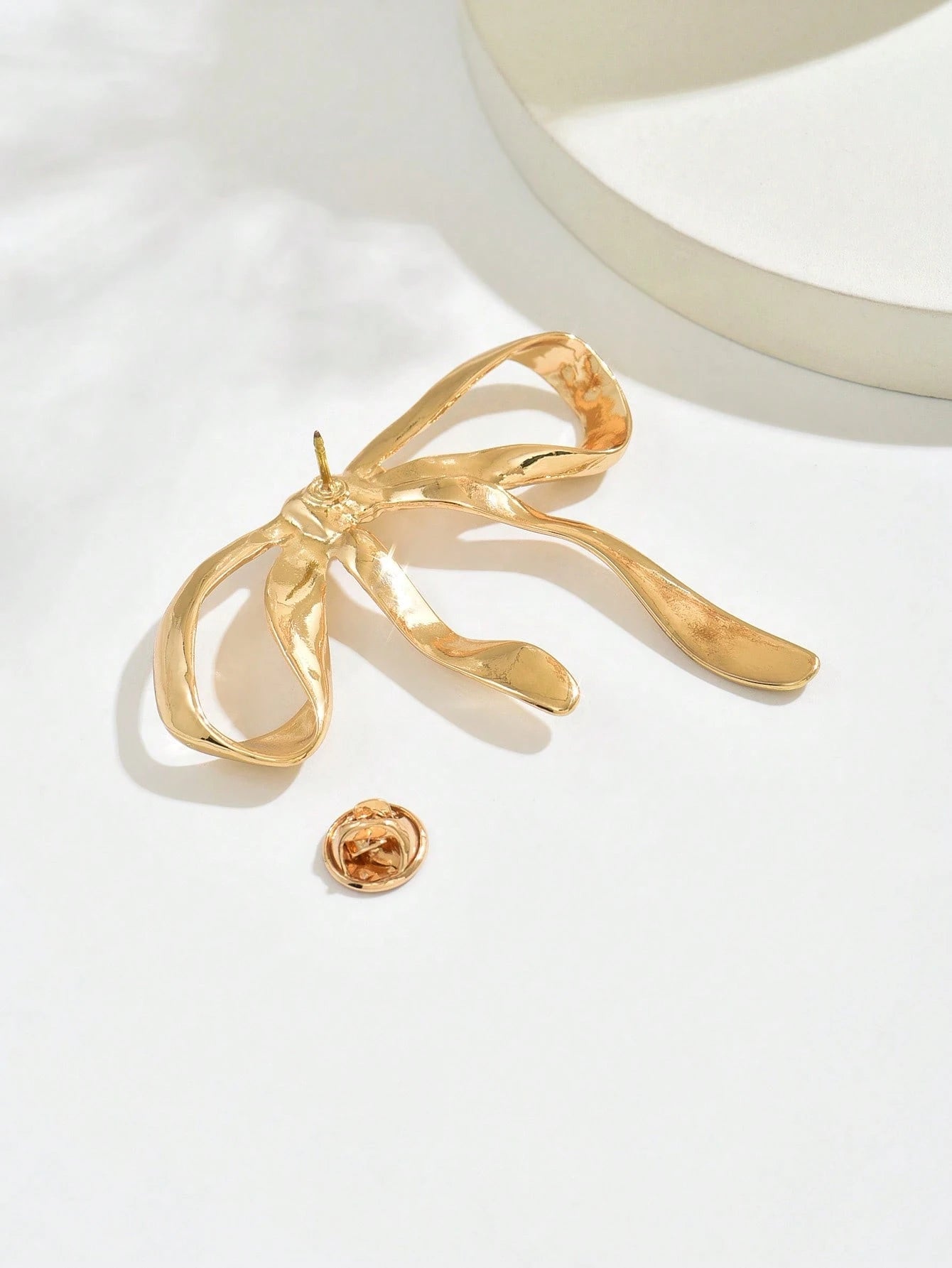 Gylden Broche med Sløjfe