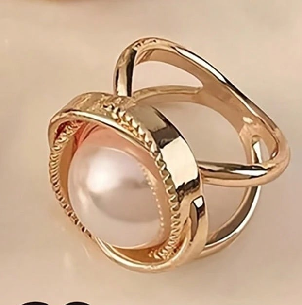 Gylden Spænde til Tørklæde med Hvid Perle