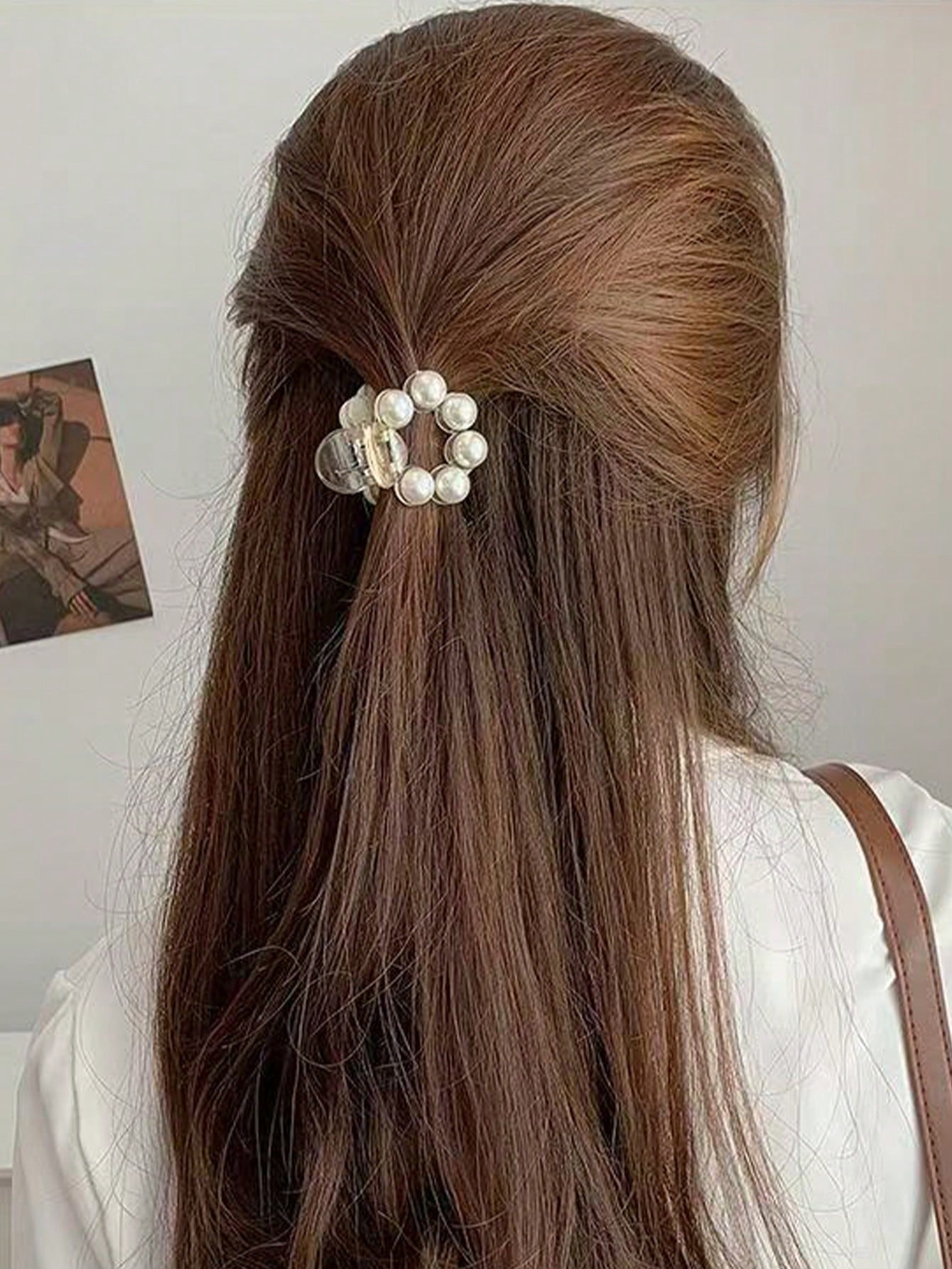 Lille Lys Hårklemme med Hvide Perler 