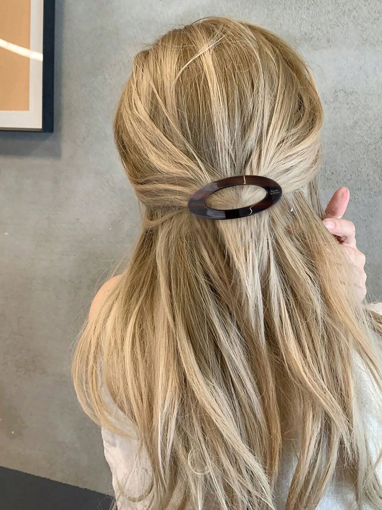 Stort Ovalt Patent Hårspænde - i Brun