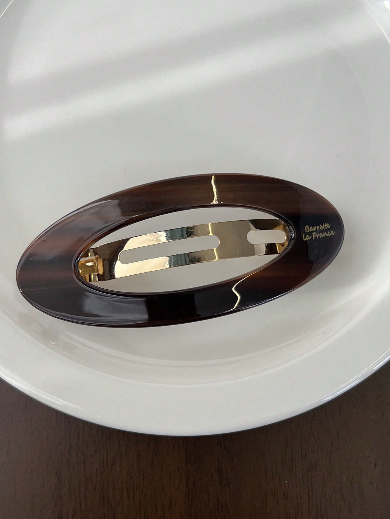 Stort Ovalt Patent Hårspænde - i Brun