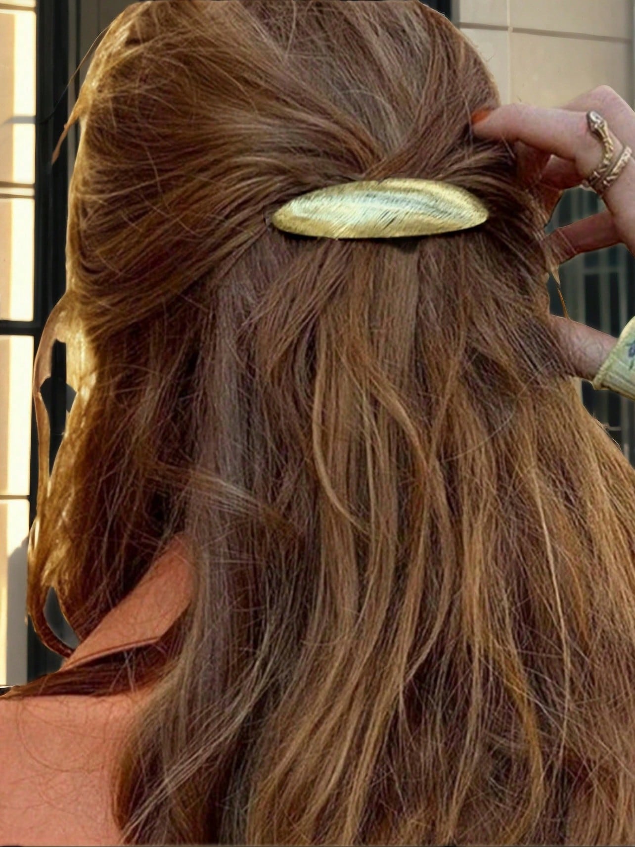 Gylden Patent Hårspænde med Mønster & Glans