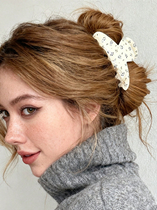 Hvid Hårklemme med Blå Blomster & Perler