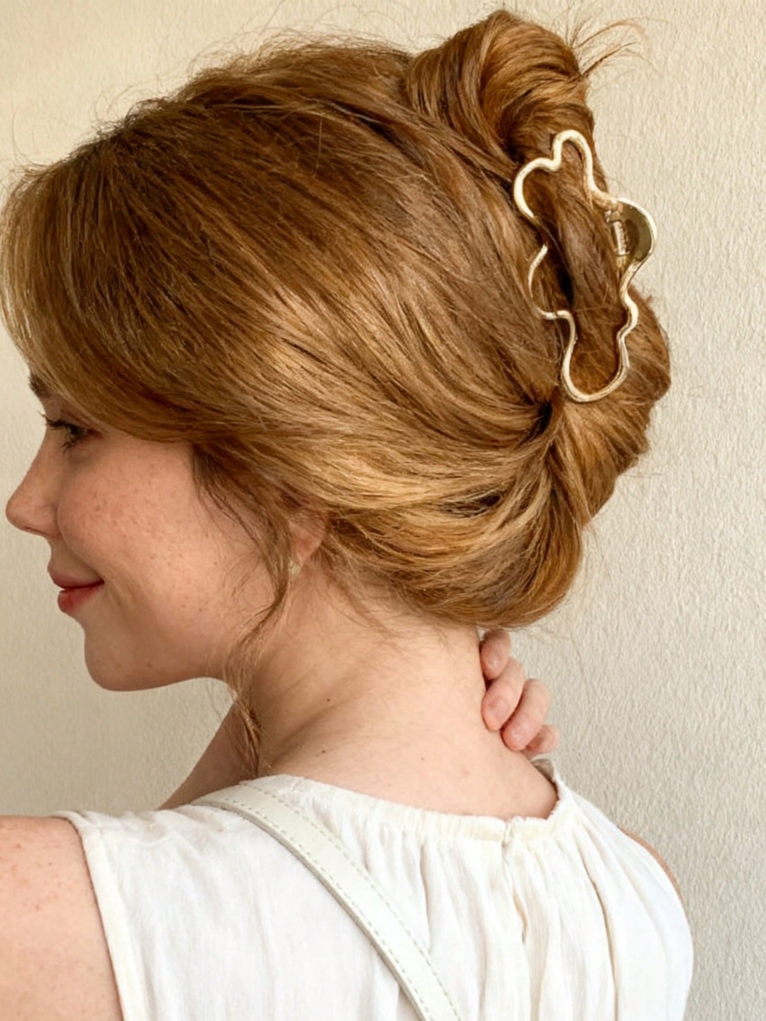 Gylden Hårklemme i Bølget Design 