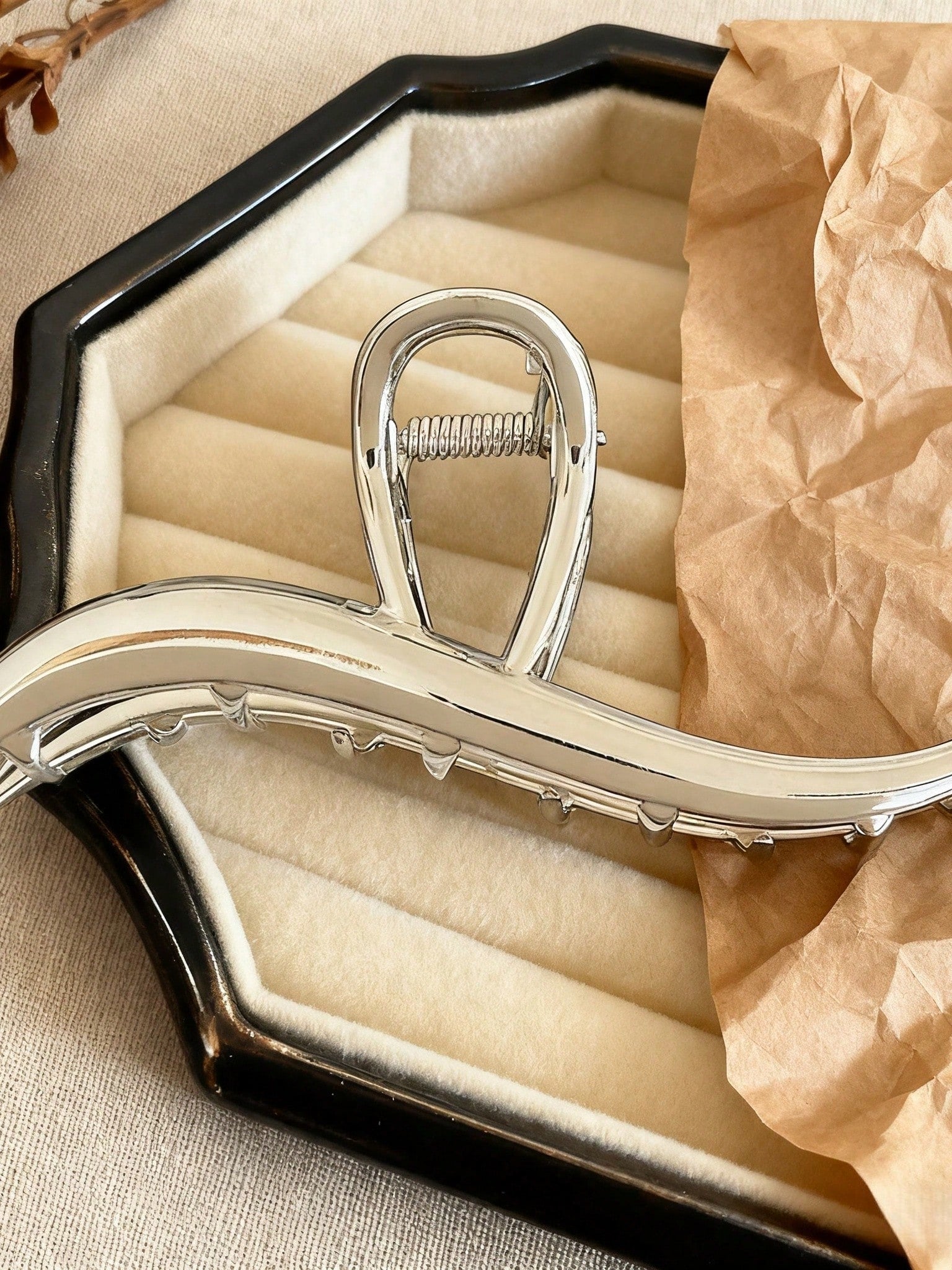 Sølv Hårklemme i Buet Design 