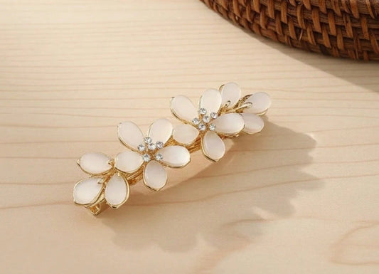 Gyldent Patentspænde med Hvide Blomster