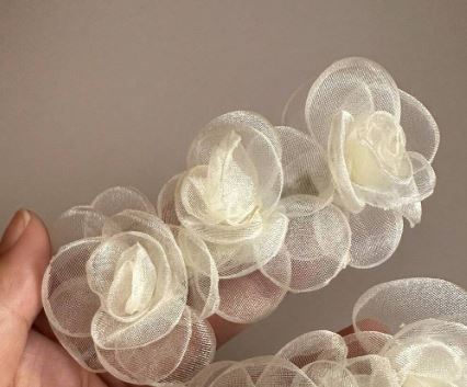 Hårspænde med Blomster i Chiffon - Hvid