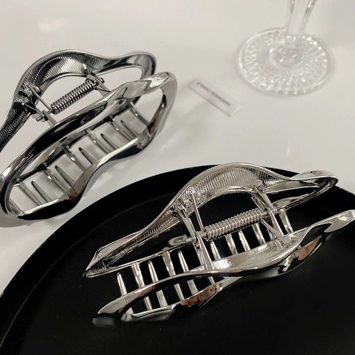 Stor Sølv Hårklemme i Bølget Design