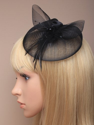 Sort Fascinator med Blomst og Fjer