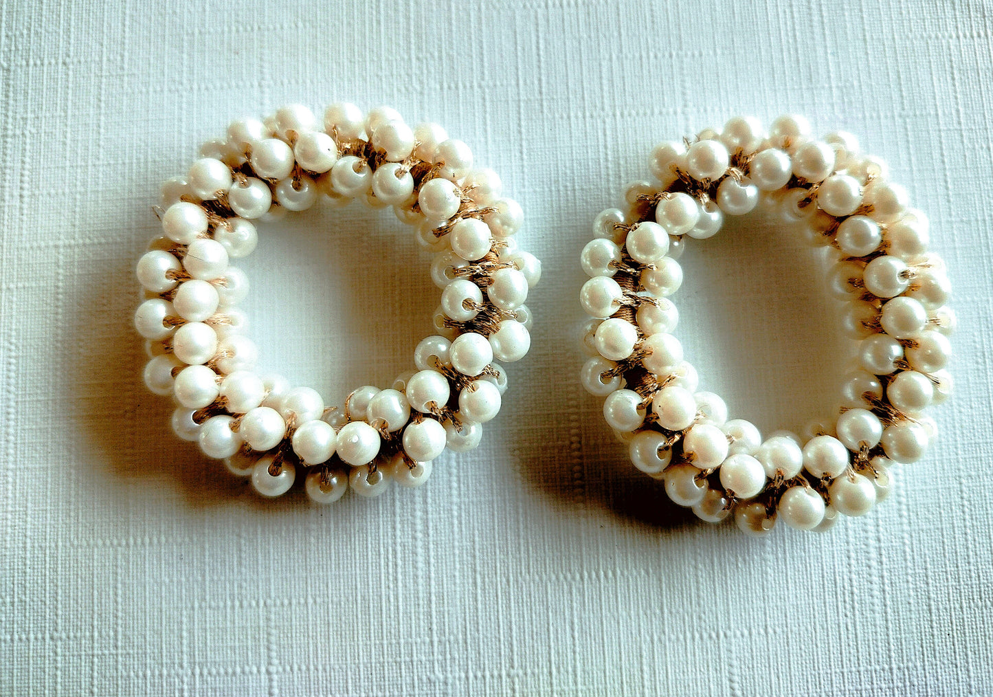 3 Hair Scrunchies with Pearls - in White