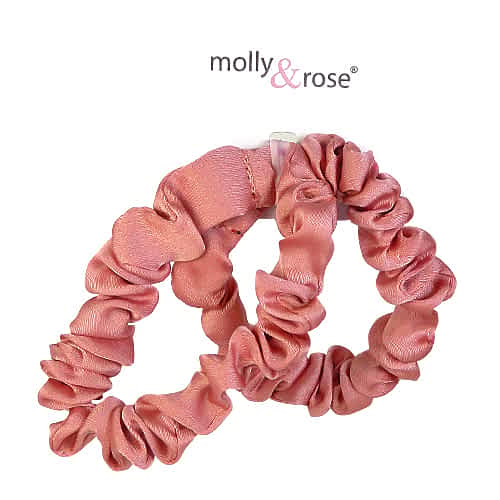 Smalle Scrunchies i Blødt Satin - i Rosa - SofiaGaver.dk